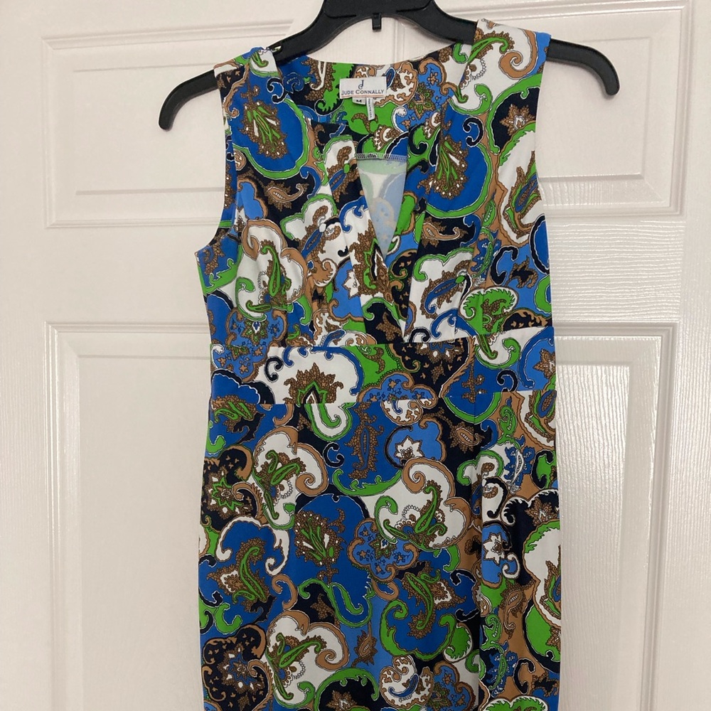 Beautiful sleeveless Jude Connally Dress